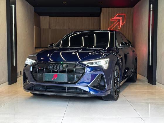 AUDI E-TRON ELÉTRICO SPORTBACK PERFORMANCE BLACK QUATTRO